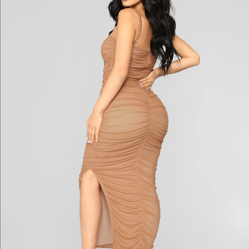 Fashion Nova dress . Size small . Super classy